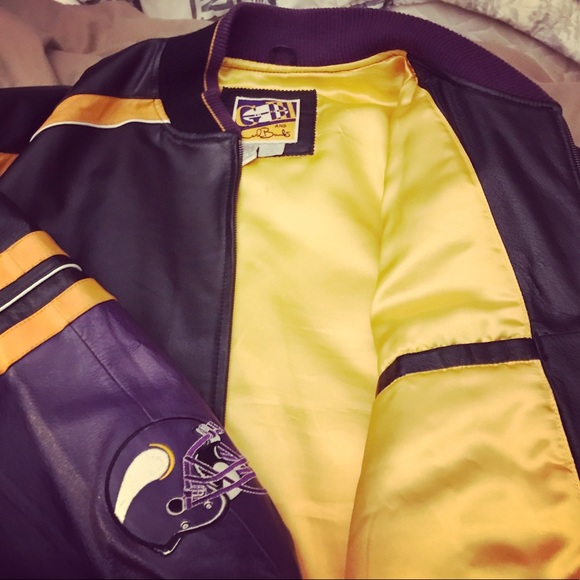 Leather jacket - Picture 4 of 7